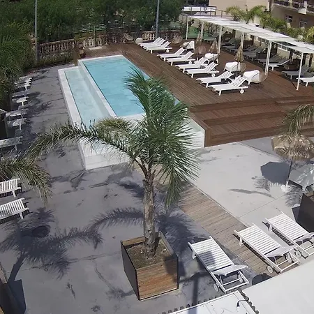 パラス ピネダ ホテル 4*